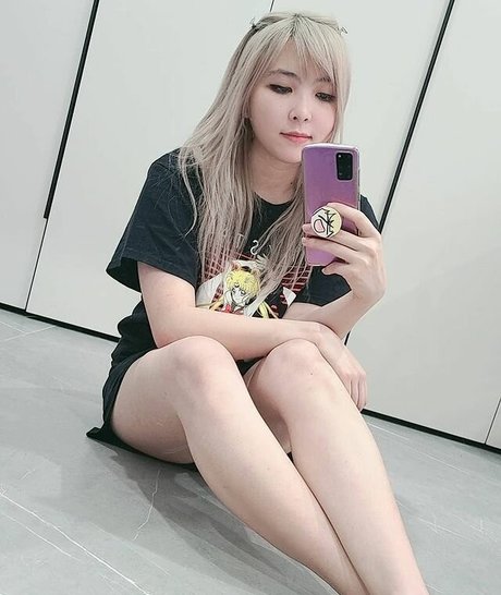 Yvonneflinetv model erotic image