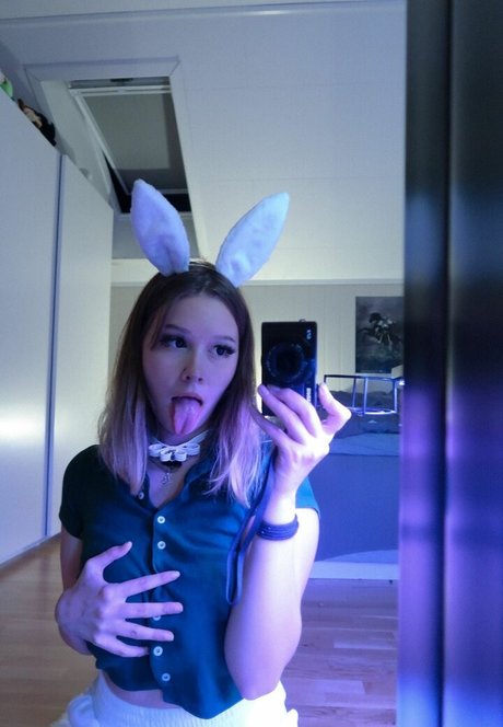 Sniff You pornstar naked image