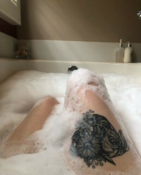 Kayrahx model adult image