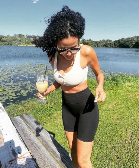 Goodbeyb sexy star photos