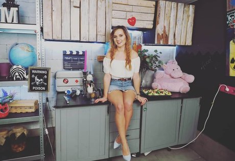 Chefowa adult model images