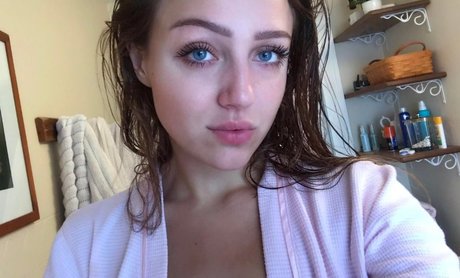 Cassie Camellia erotic star picture