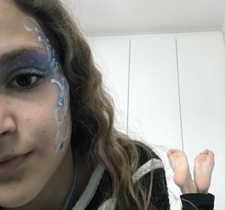 Thata Big Soles free model photo