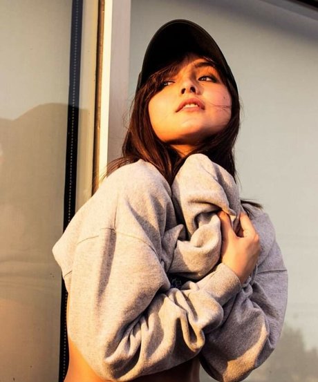 Sarah Carlos perfect actress gallery