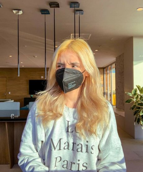 Sarah Carlos star nude pics