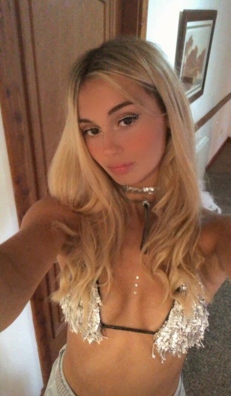 Cande Simoneit actress img