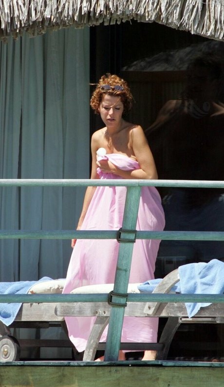 Natasha Kaplinsky model sex picture