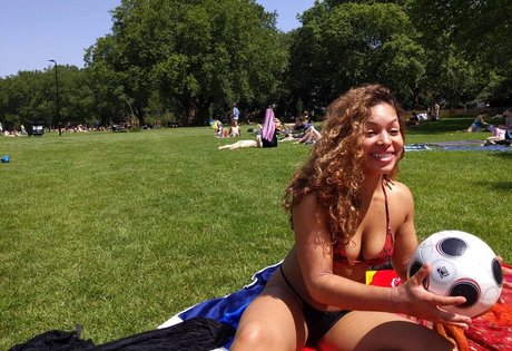 Moya Lothian McLean model high quality image