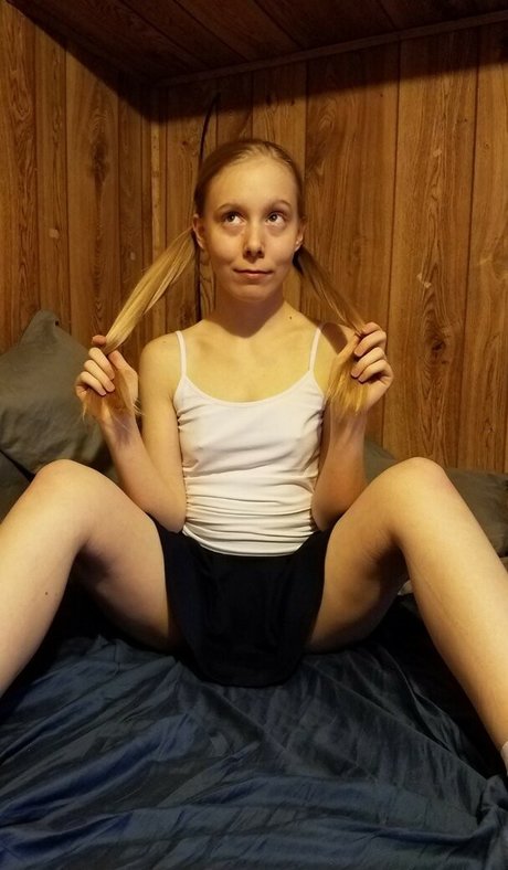 GwenHarveyX50 hot model img