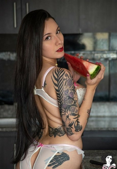 Laurapr model erotic gallery