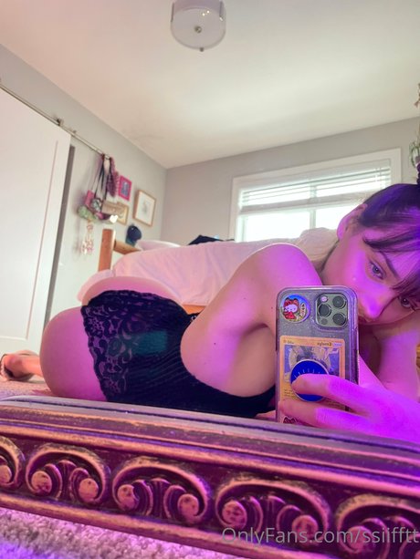 Flaurescent naked pornstar img