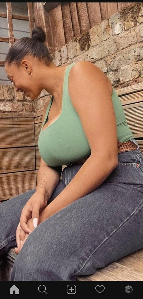 Mahalia Burkmar model top picture