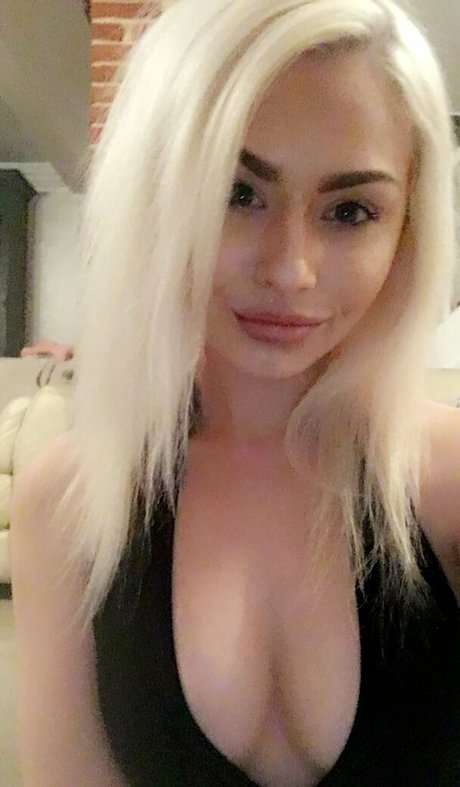 Romanie Smith pornstar top image