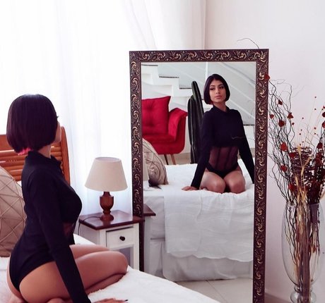 Maaanuelee model porn pics