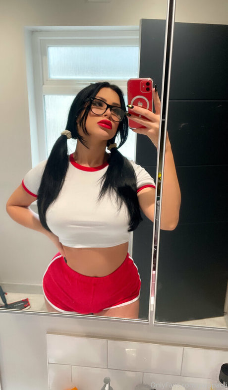 Yara Paoli pornstar adult galleries