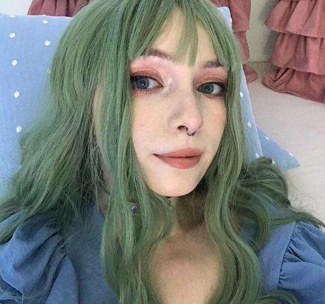 Ewa Green best model image