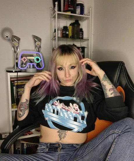 Redfoxy12 adult model img