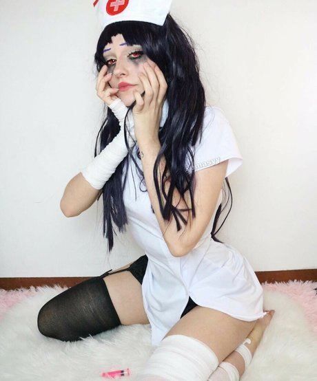 Emasyy nudes model pics