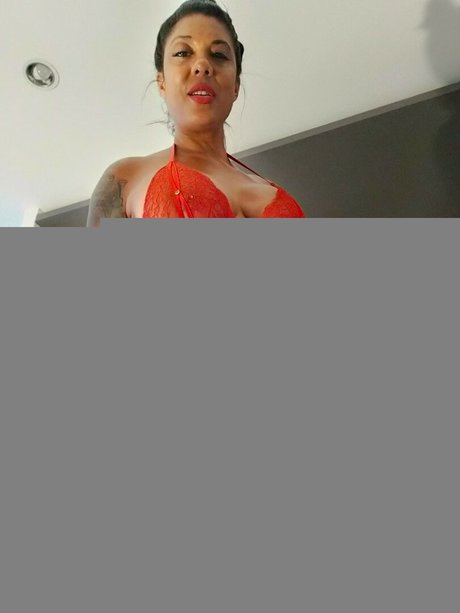 Sarah The Invader model pretty galleries