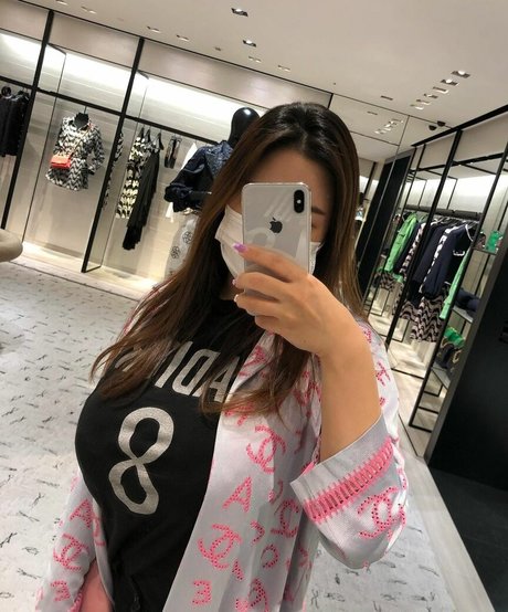 Uelee pretty pornstar photos