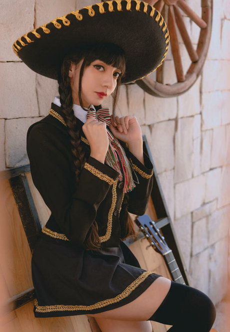 May Sakaali hd actress pics