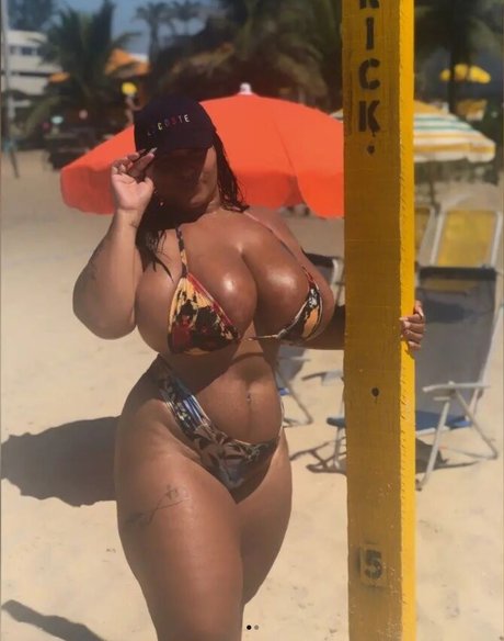 Adriane Esteves pretty model photos