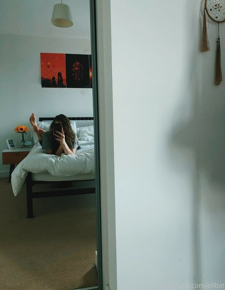 Ellbat nude star img