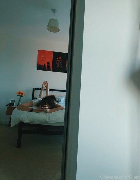 Ellbat model pretty photos