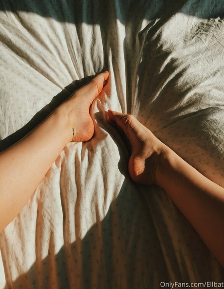 Ellbat pornstar nude pic