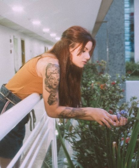 Jessie Cardim model xxx photo