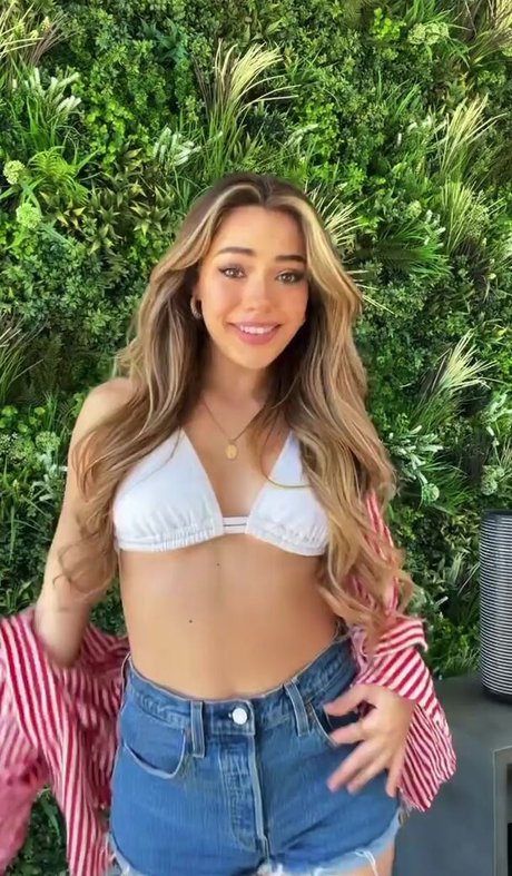 Shaela Mc Gilton sexy model photo