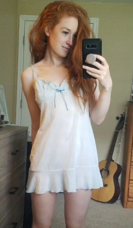 fabledfoxy star naked photo