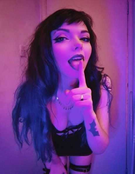 Ljaphra naked pornstar img