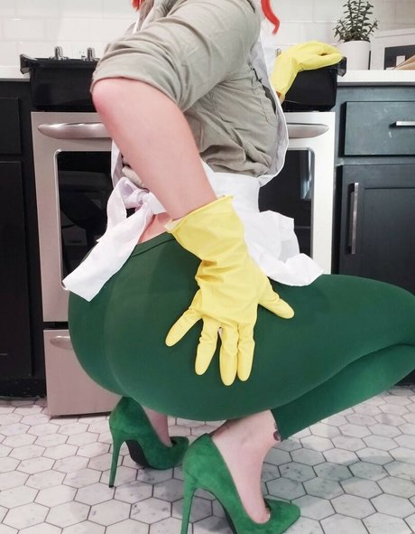 Moon IRL xxx star image