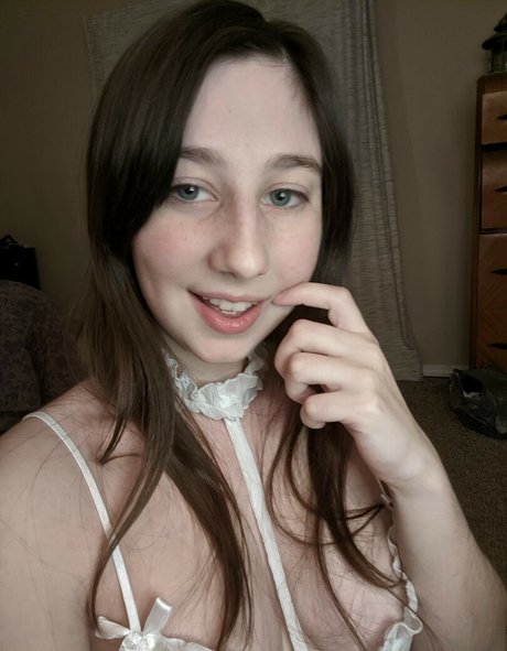 Sasha Sallow free model picture