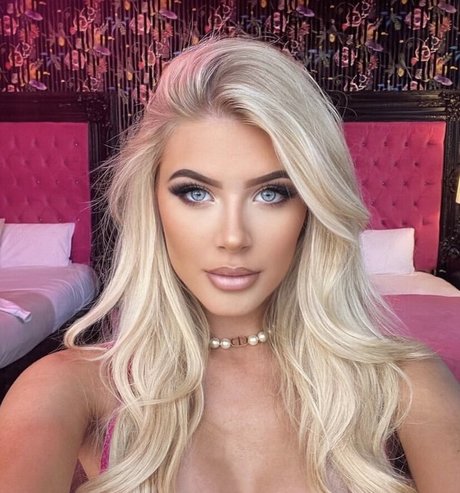 Ellie Brown wood art pornstar pics