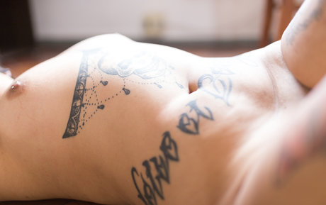 tattooed shemale onlyfans top pictures