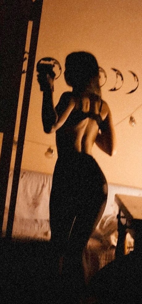 Flor Laneve porn model images