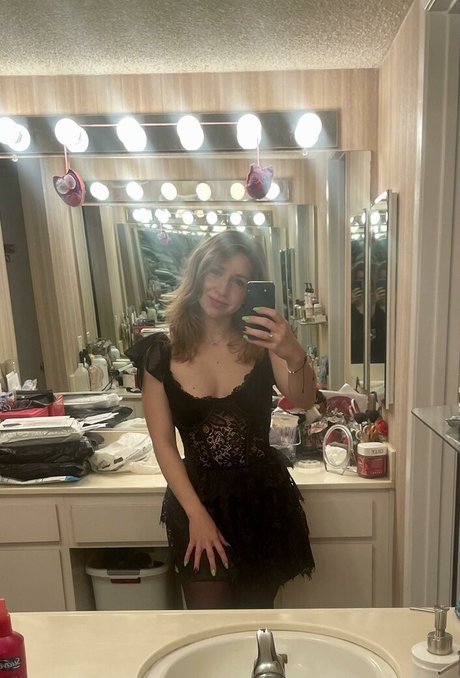 Robynator23 porn actress img