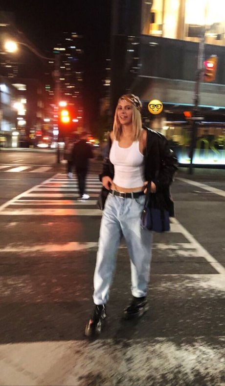 Sesil Karatantcheva naked model photo