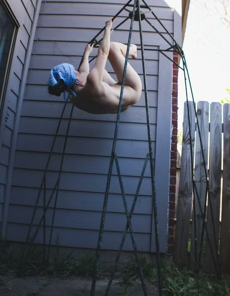 _creature feature pornstar nude pic