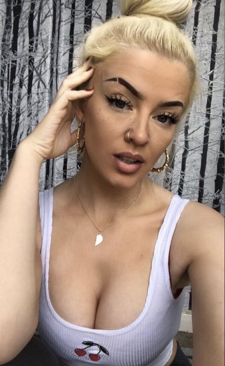 Xcandylashes naked star image