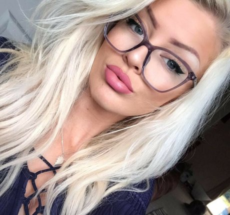 Xcandylashes nudes model photo