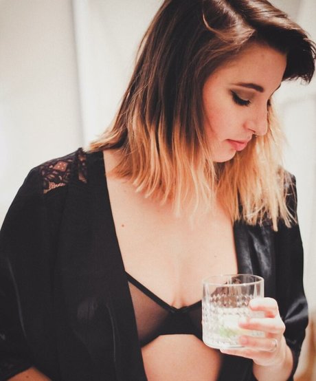 Sophieandjune star sexy pic