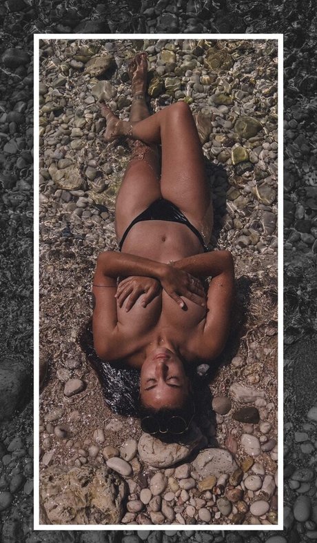 Sophieandjune model hot pic