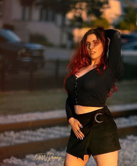 Amber Lee Connors art star pic