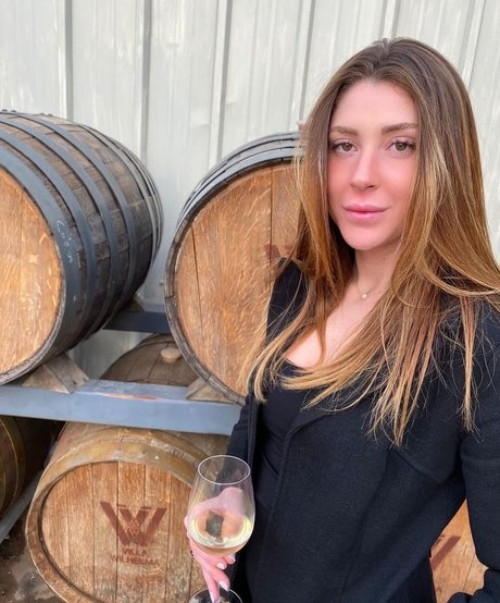 Mia Bar nudes star pic