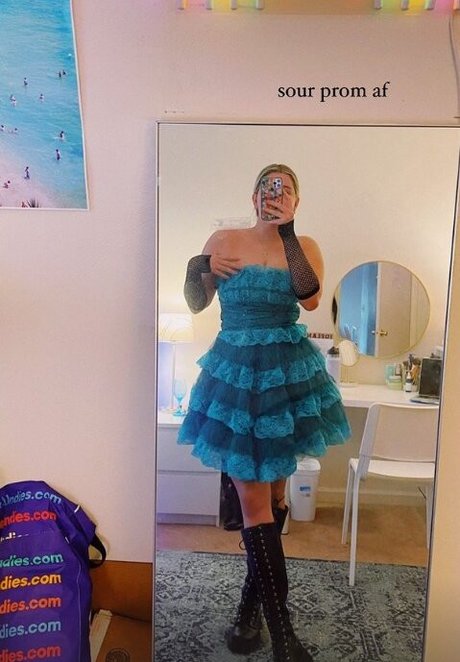 Emma Topps sexy star image