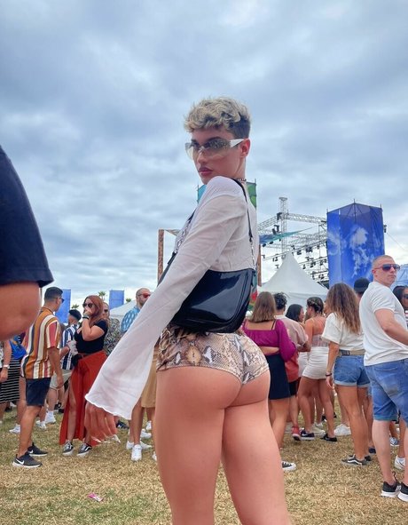 inside onlyfans xxx pic