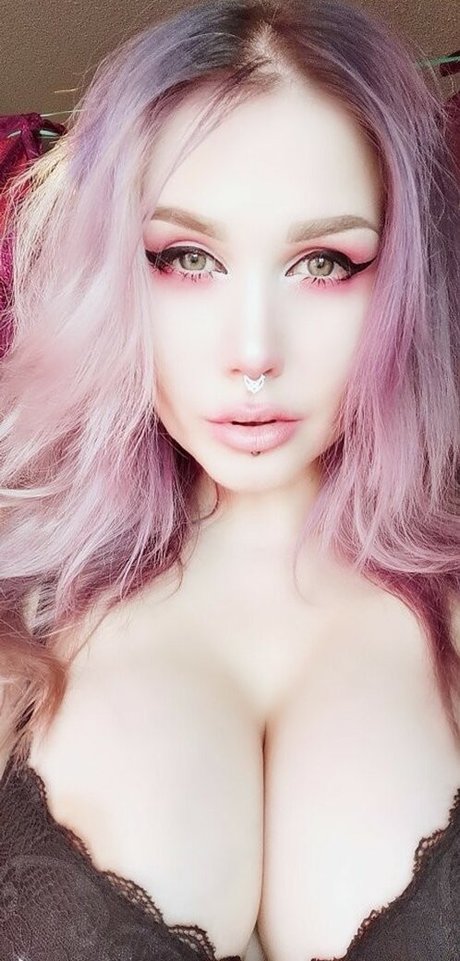 blackthornwitch naked actress picture